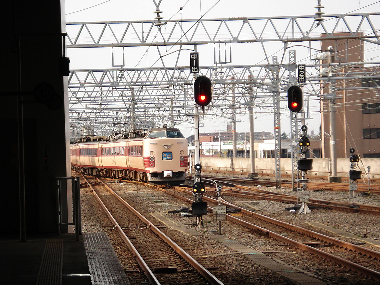 http://moritetsu.info/train/img/DSC02363ss.jpg